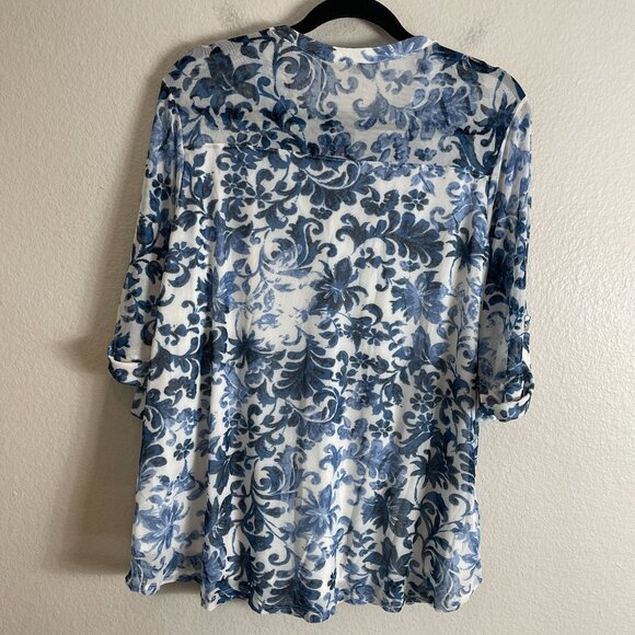 NEW Cocomo Woman Plus 2X Blue White Floral Blouse 3/4 Sleeves Button Front Top - Picture 8 of 9